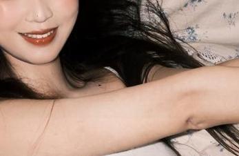 探索“www.17”，我登录的时候不小心看到了那张仙女的自拍，好神奇！
