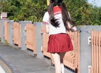 91吃瓜网今日链接：沉迷于果汁的瓜皮里