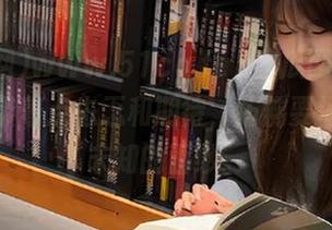 www.51cg.fun吃瓜网的入口在哪？带着点忐忑和期待，仿佛要揭开某种未知的面纱。