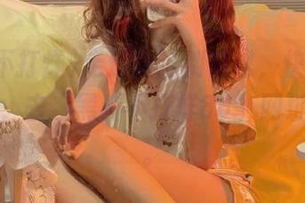 走过路过别错过，快拿好你的瓜子，去“黑料不打烊88”网址捡爆料。