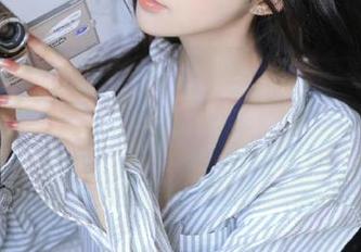 视频里全是‘黑料不打烊tttzzz’，从不打烊的瓜好似永不停歇的旋转木马！
