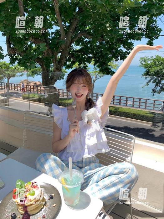 黑料吃瓜网 借助官网,我在黑料吃瓜网上刷下了一波精彩“热搜”,不在意的就顺手一划。
